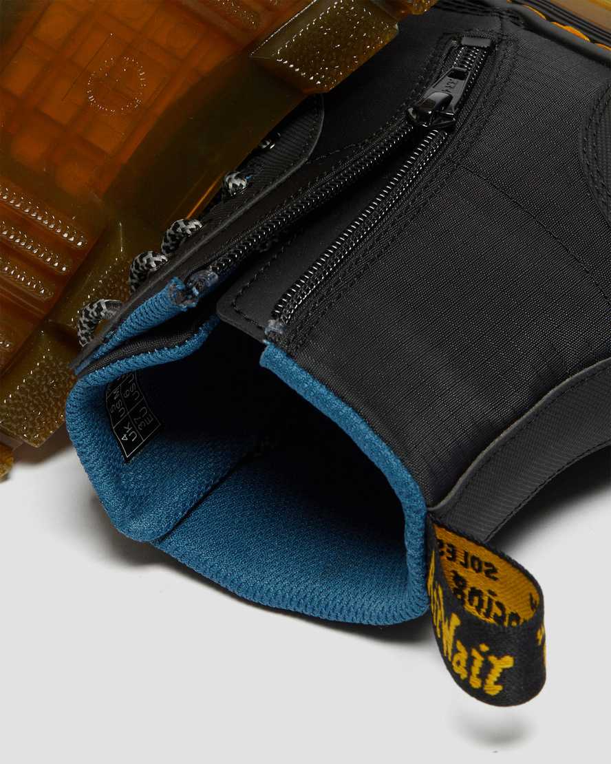 botas informales dr martens combs utility para niños en color negro