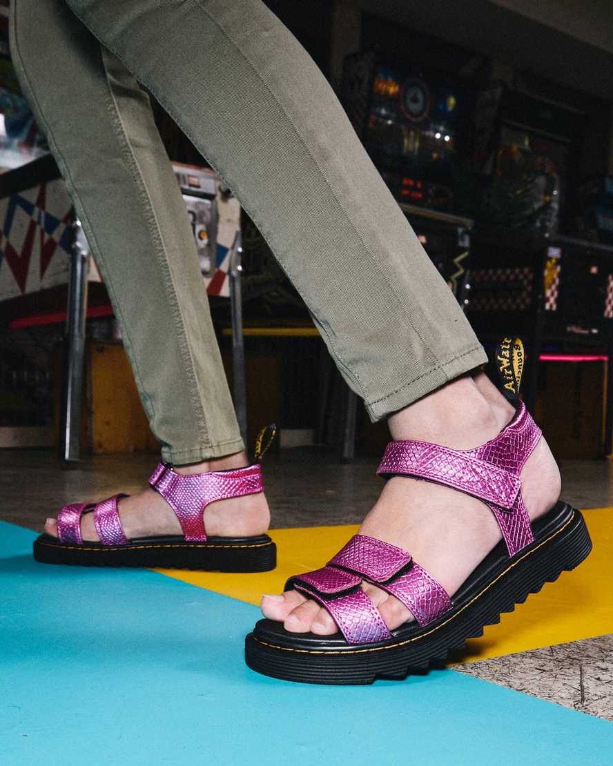 sandalias rosas con tiras en relieve de reptil dr martens klaire para niños