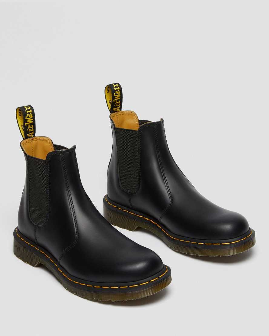 botas chelsea dr martens 2976 lisas con puntadas amarillas para hombre color negro