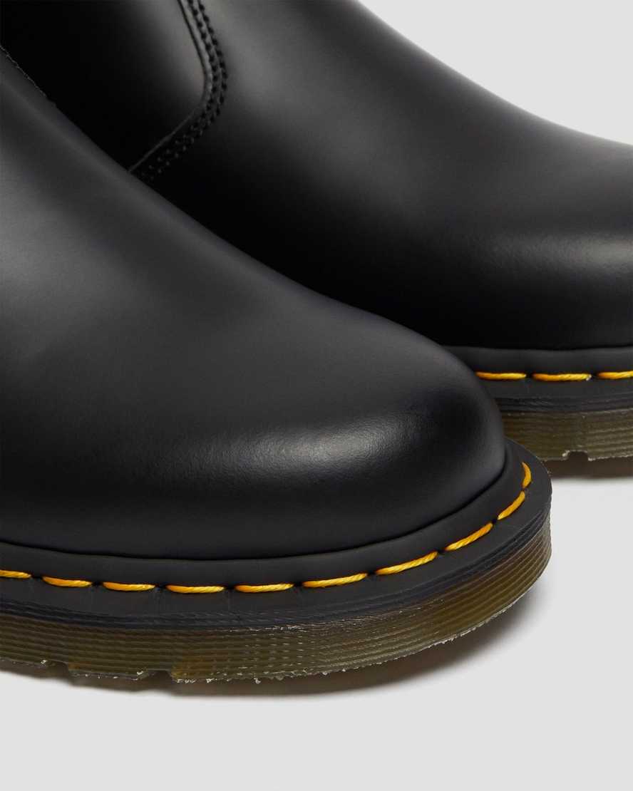 botas chelsea dr martens 2976 lisas con puntadas amarillas para hombre color negro