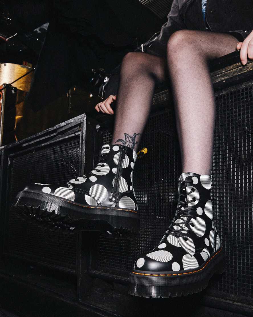botas de plataforma dr. martens jadon con lunares negros y suaves para hombre