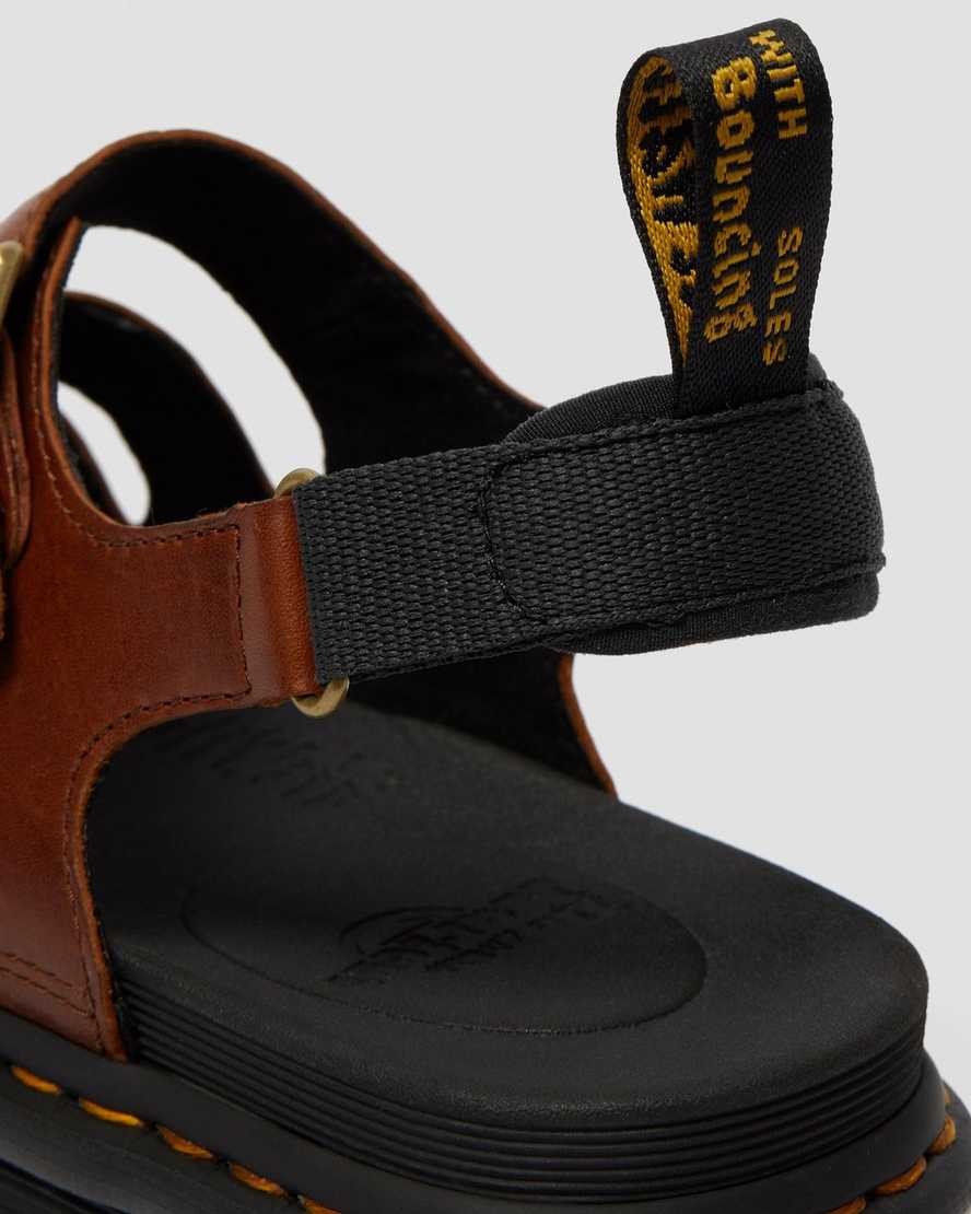 sandalias con tiras para hombre dr martens solomon luxor en color tostado