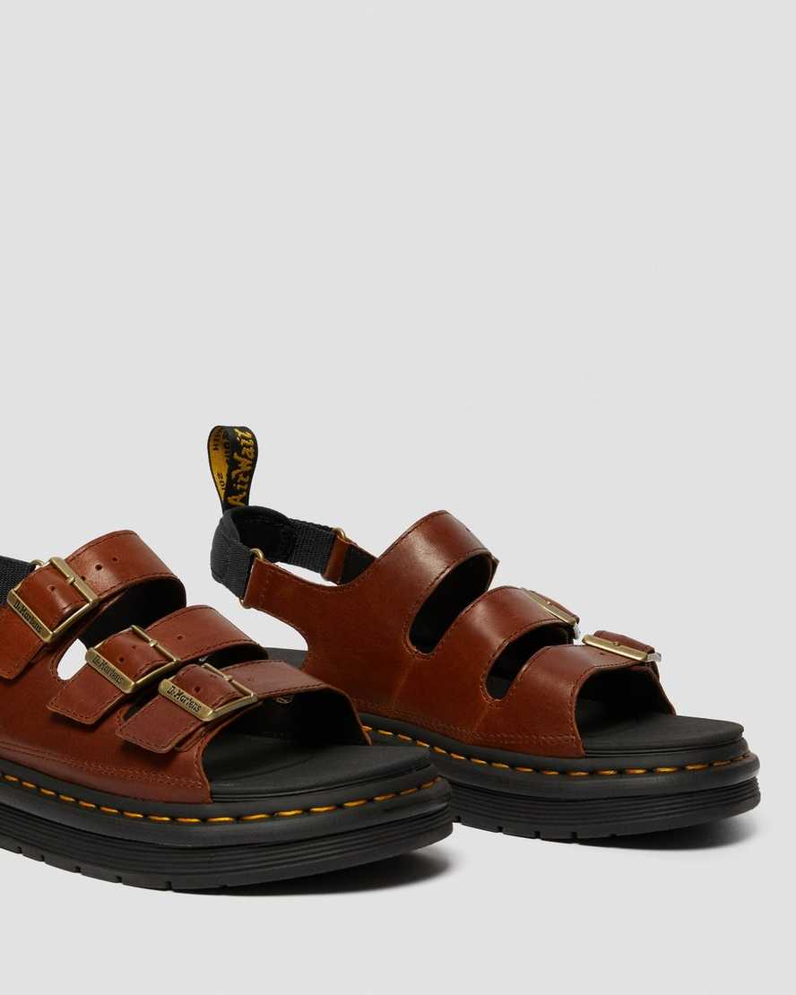 sandalias con tiras para hombre dr martens solomon luxor en color tostado
