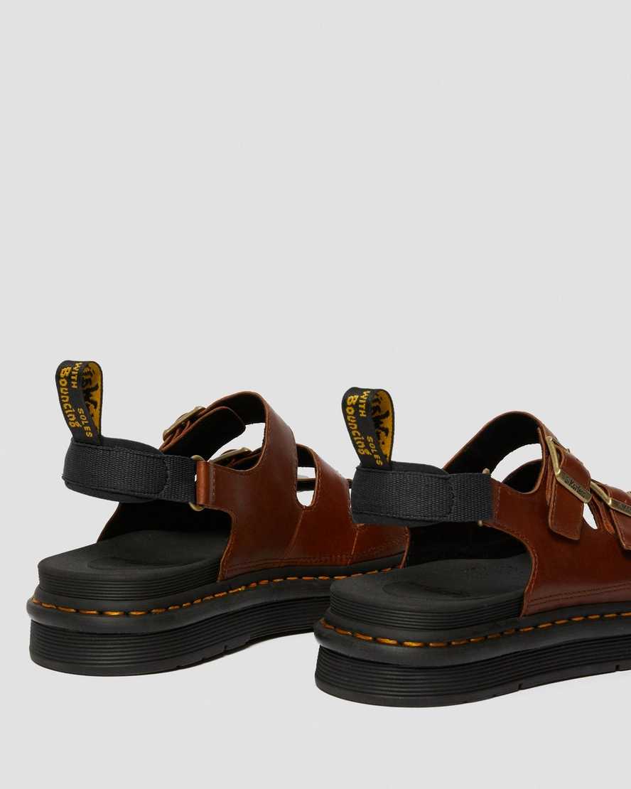 sandalias con tiras para hombre dr martens solomon luxor en color tostado