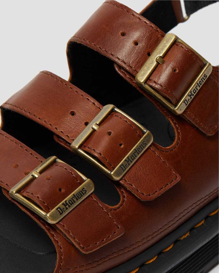 sandalias con tiras para hombre dr martens solomon luxor en color tostado