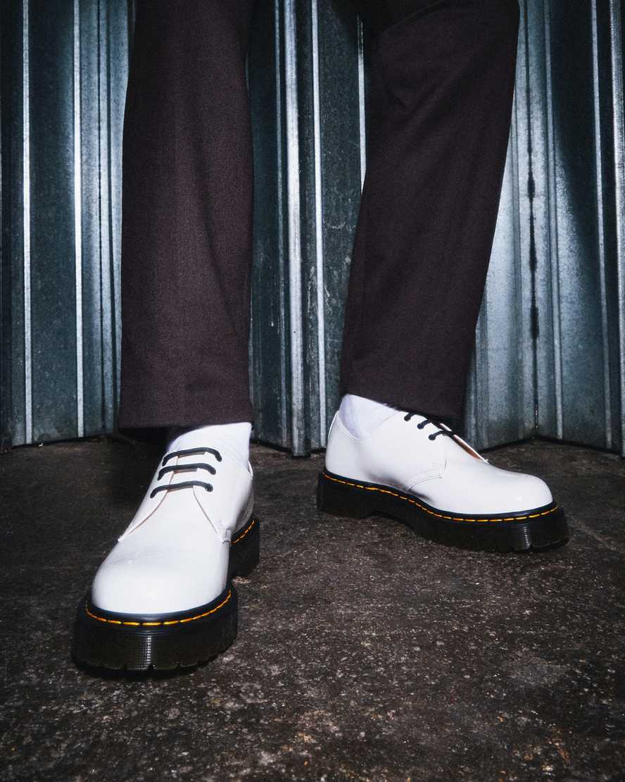 zapatos oxford dr martens 1461 bex patent para hombre en color blanco