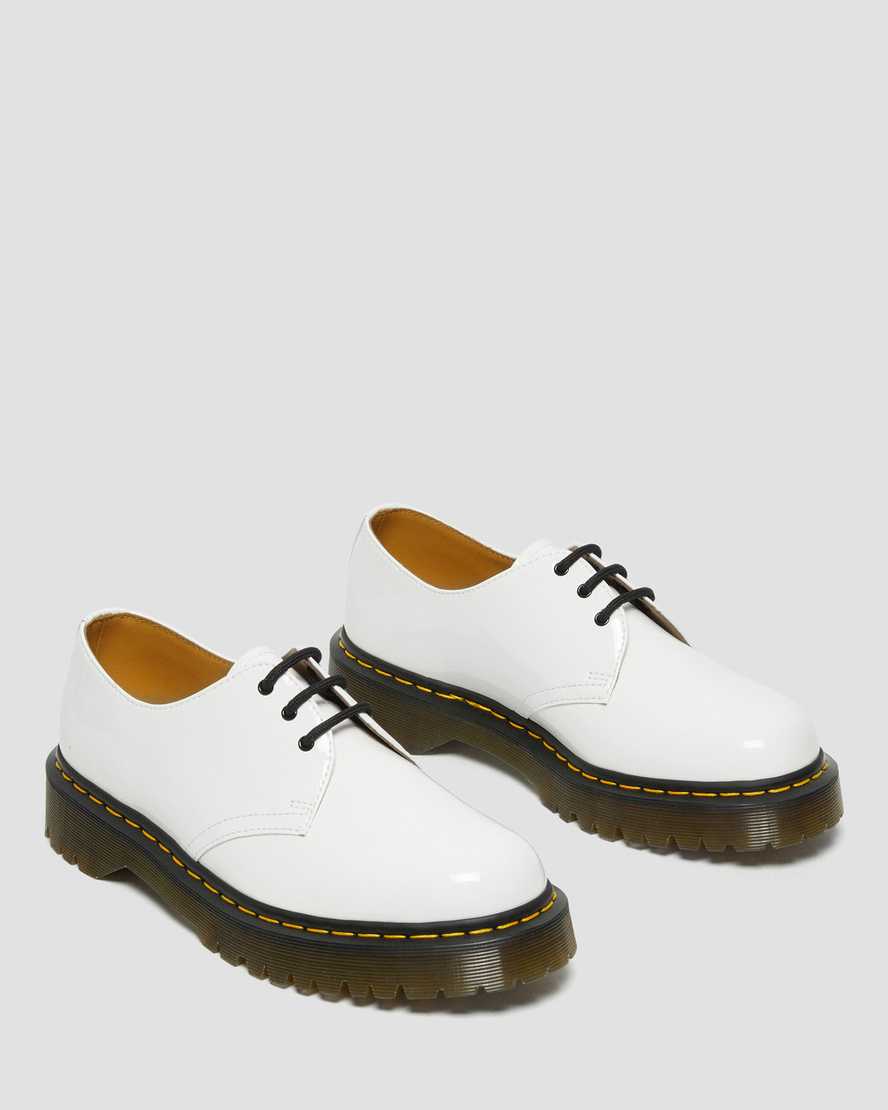 zapatos oxford dr martens 1461 bex patent para hombre en color blanco