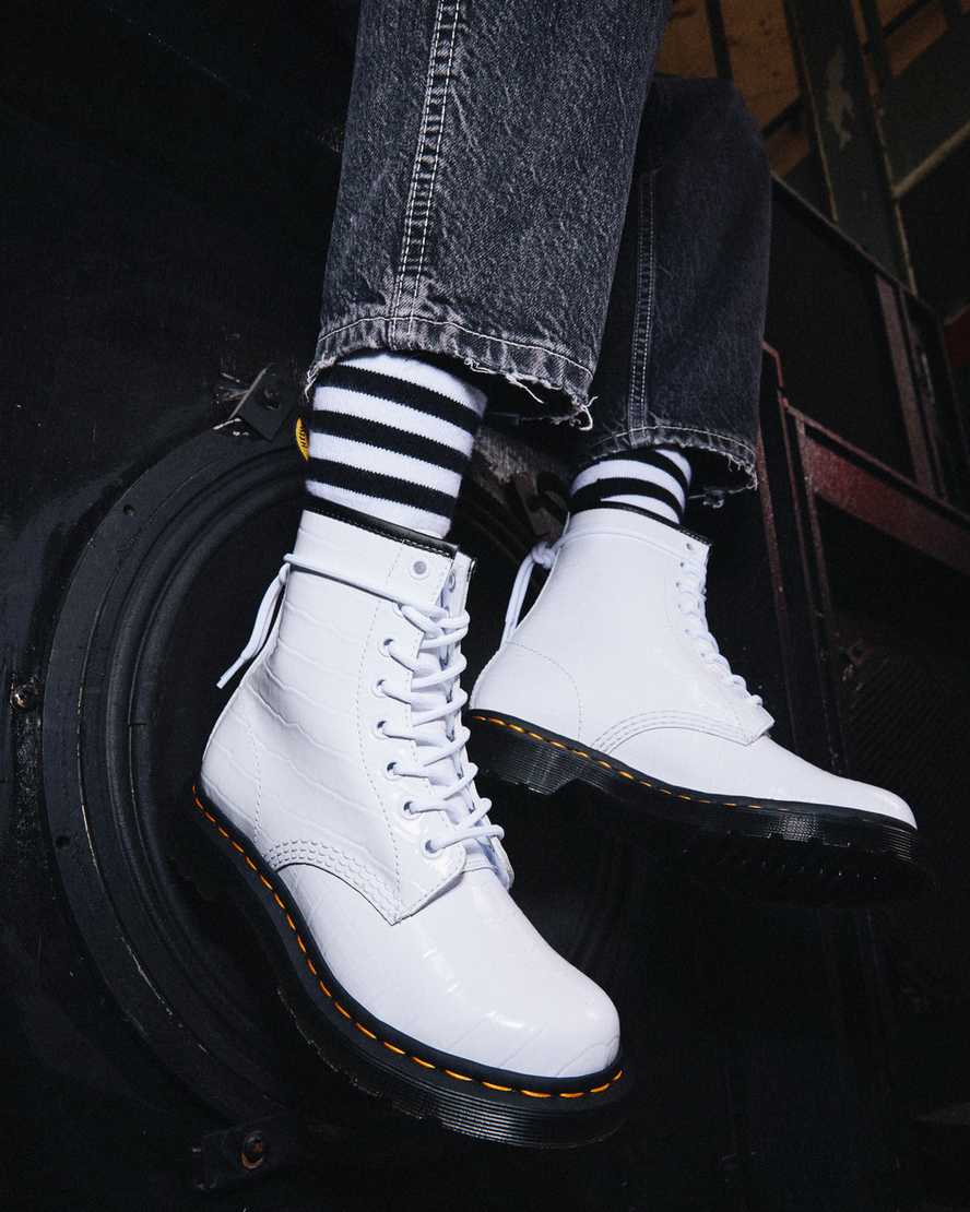 botas casuales blancas dr martens 1460 con estampado de cocodrilo para mujer