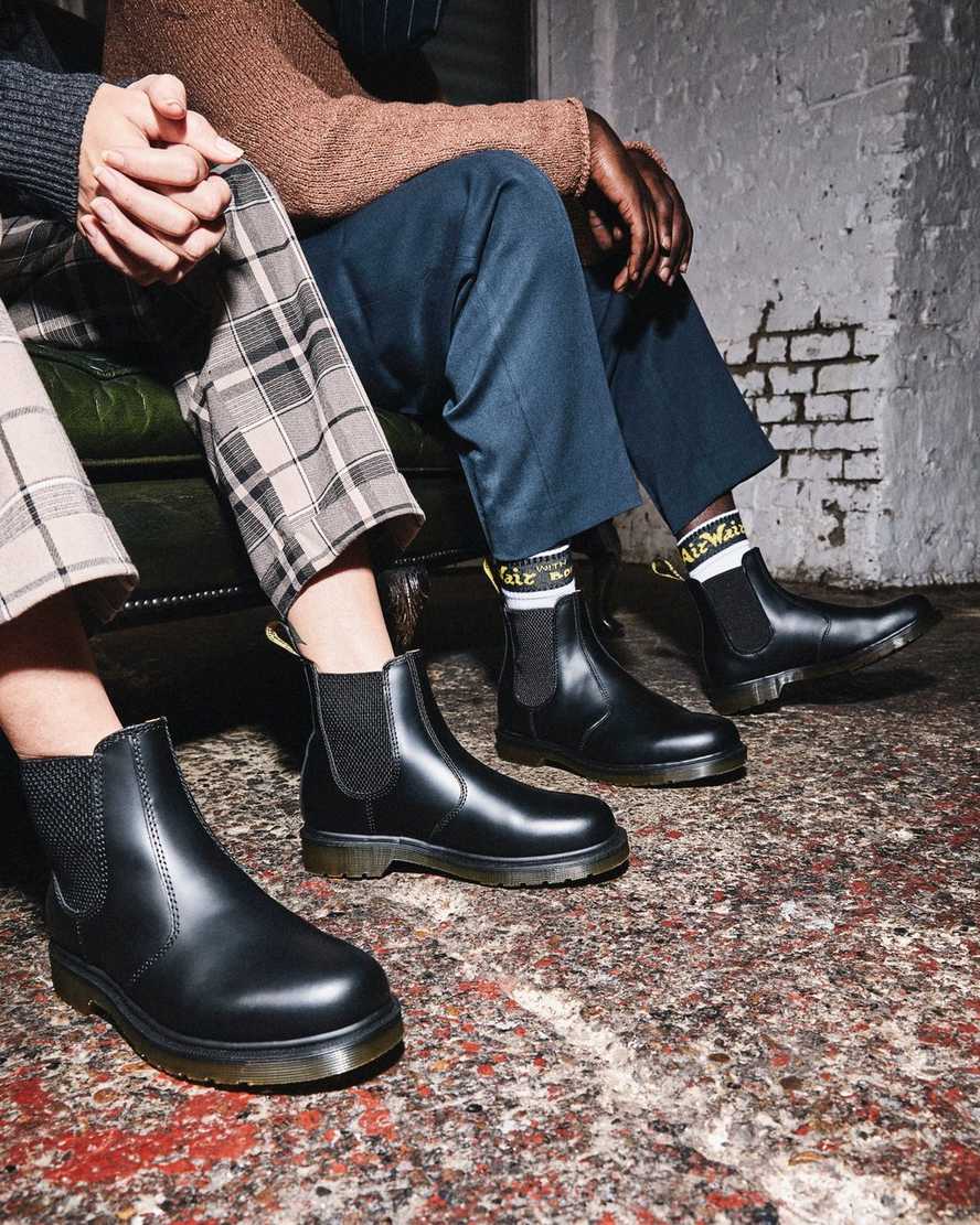 botas chelsea negras dr martens 2976 smooth para mujer