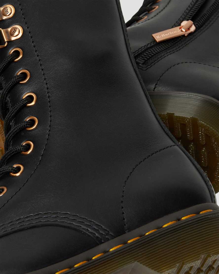 botas de media caña dr martens 1490 negras con herrajes en oro rosa para mujer