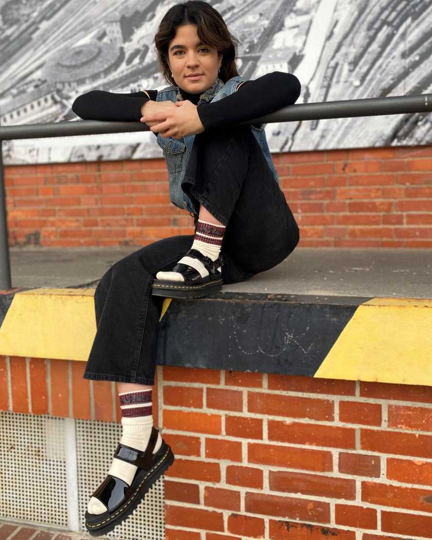 sandalias negras con tiras de charol voss de dr martens para mujer