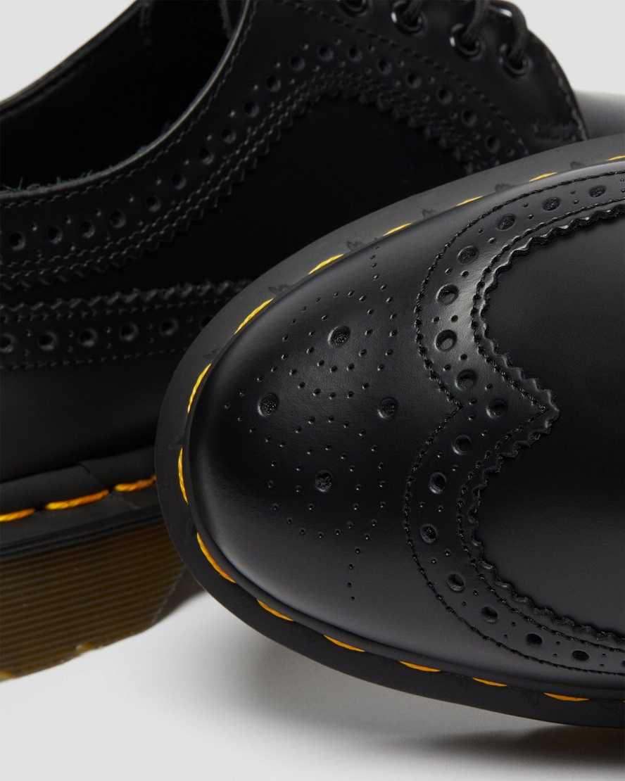 zapatos brogue negros dr martens 3989 con puntadas amarillas y suaves para mujer