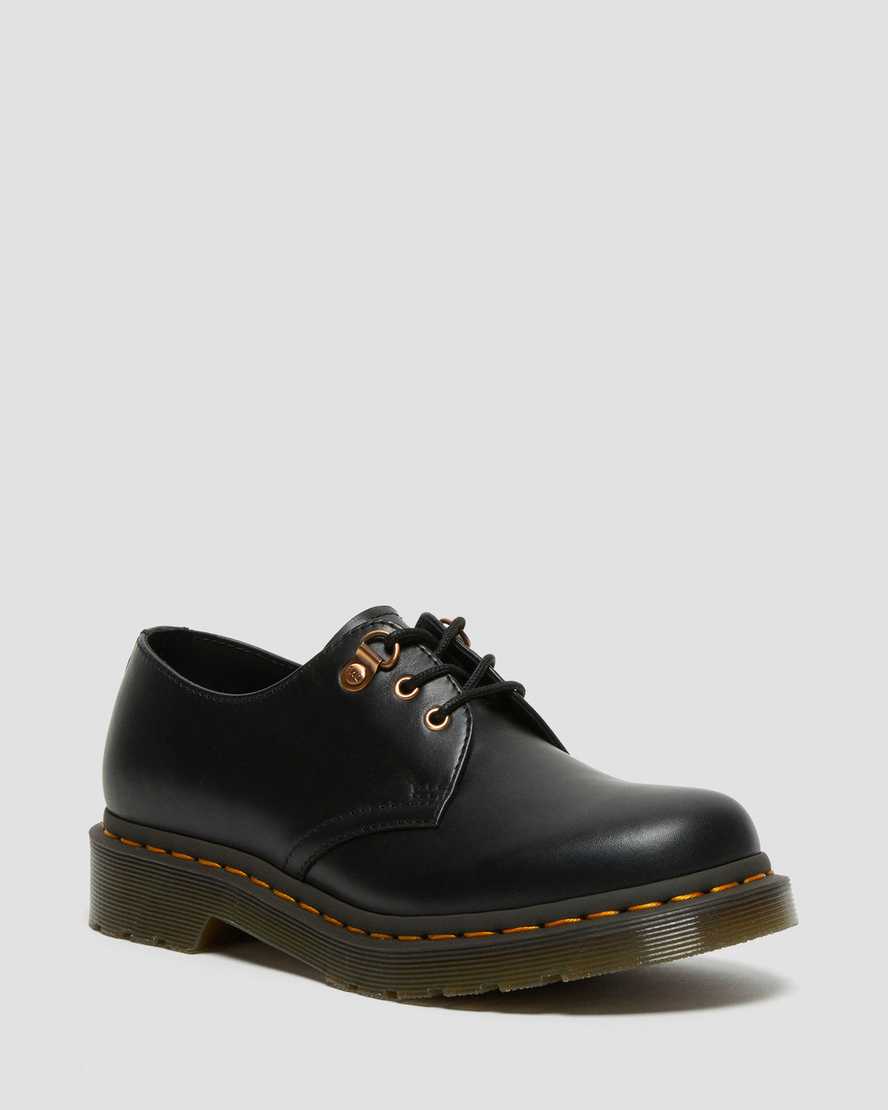 zapatos casuales negros dr martens 1461 con herrajes en oro rosa para mujer