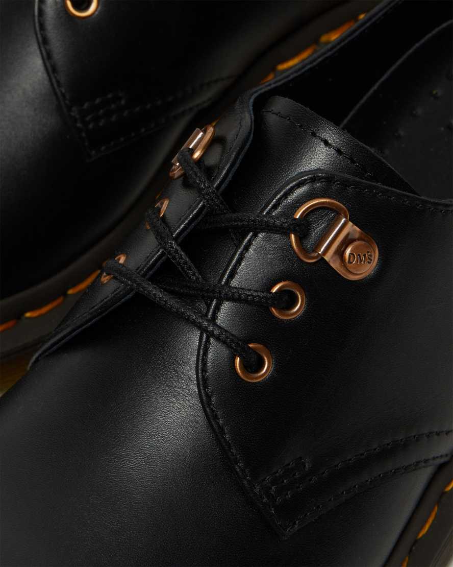 zapatos casuales negros dr martens 1461 con herrajes en oro rosa para mujer
