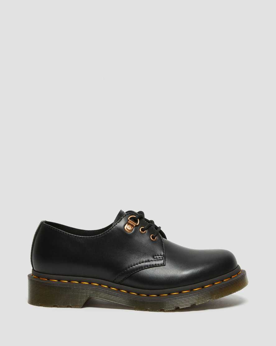 zapatos casuales negros dr martens 1461 con herrajes en oro rosa para mujer