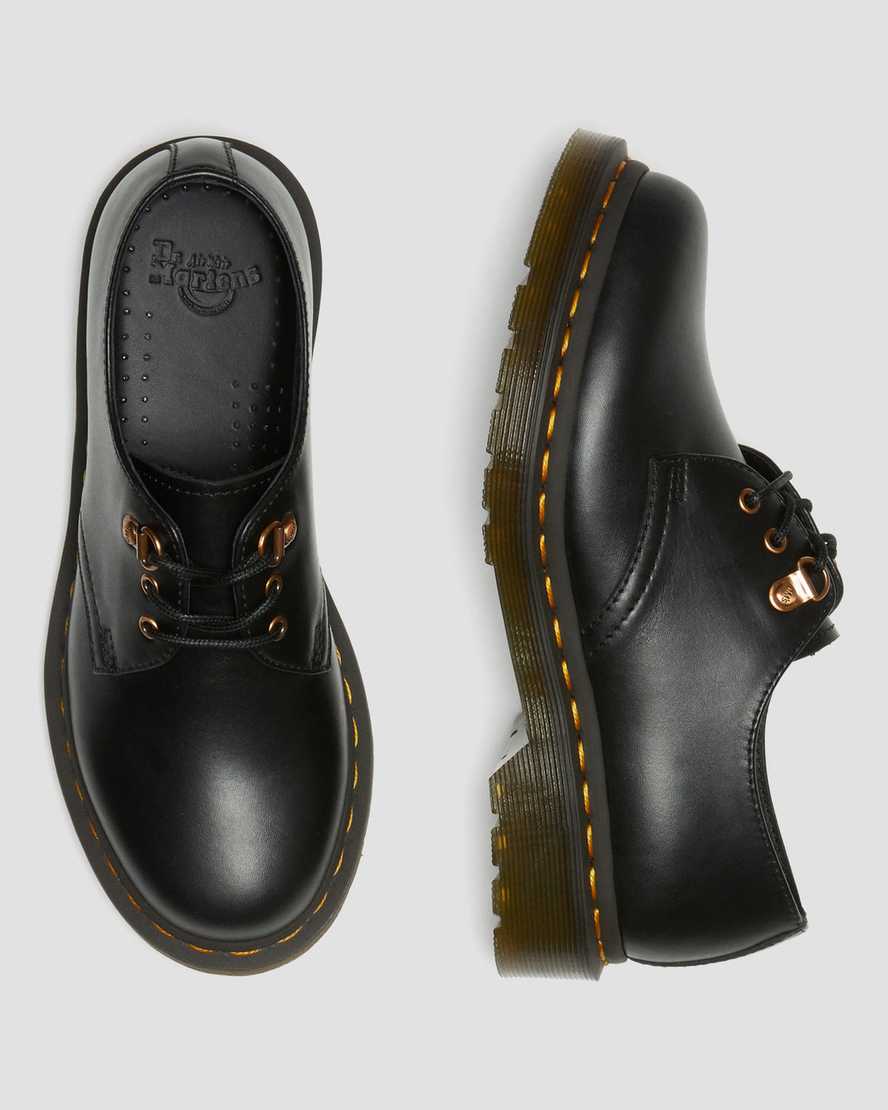 zapatos casuales negros dr martens 1461 con herrajes en oro rosa para mujer
