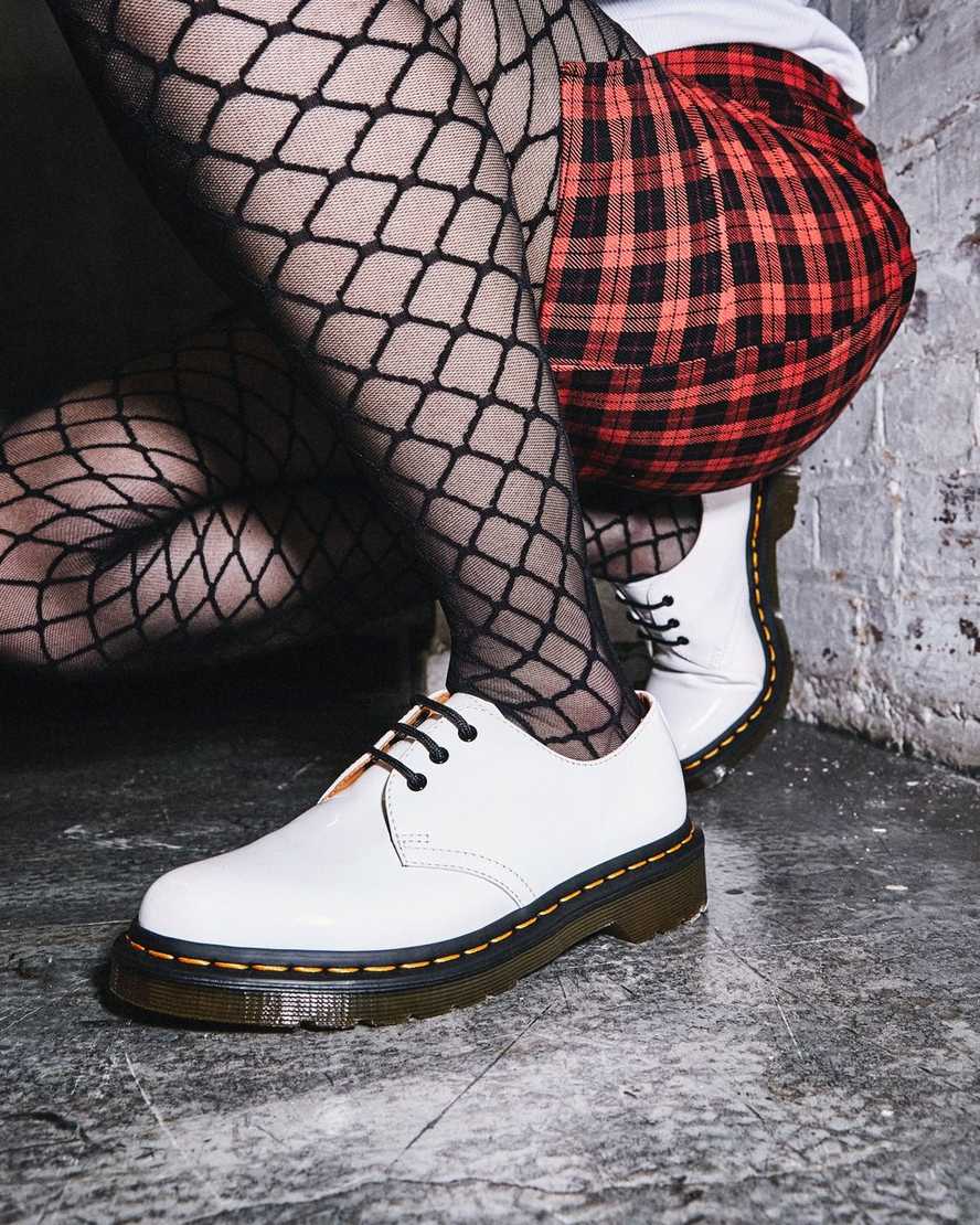 zapatos oxford blancos dr martens 1461 de charol para mujer