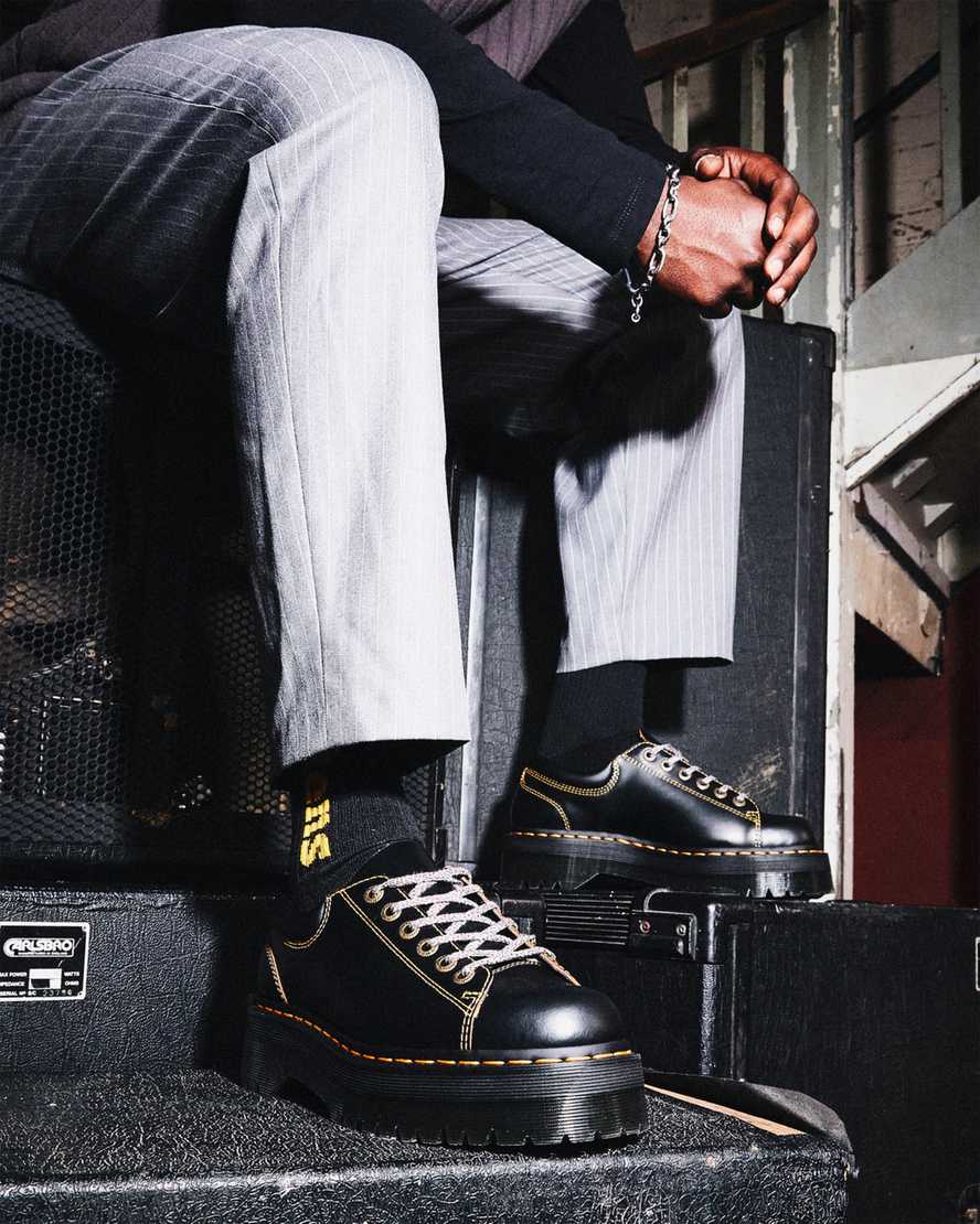 zapatos de plataforma negros con cordones y puntera de dr martens collier para mujer