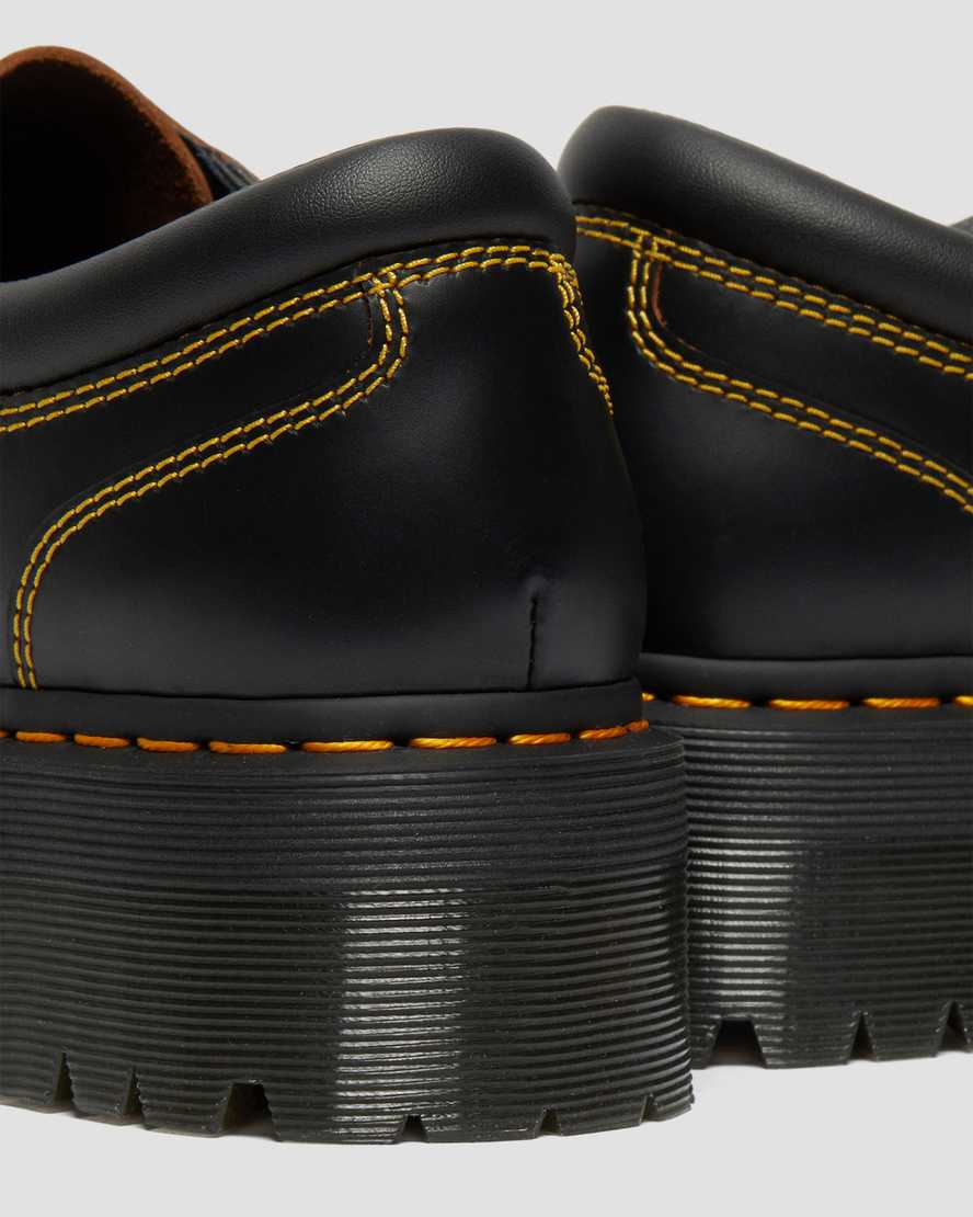 zapatos de plataforma negros con cordones y puntera de dr martens collier para mujer